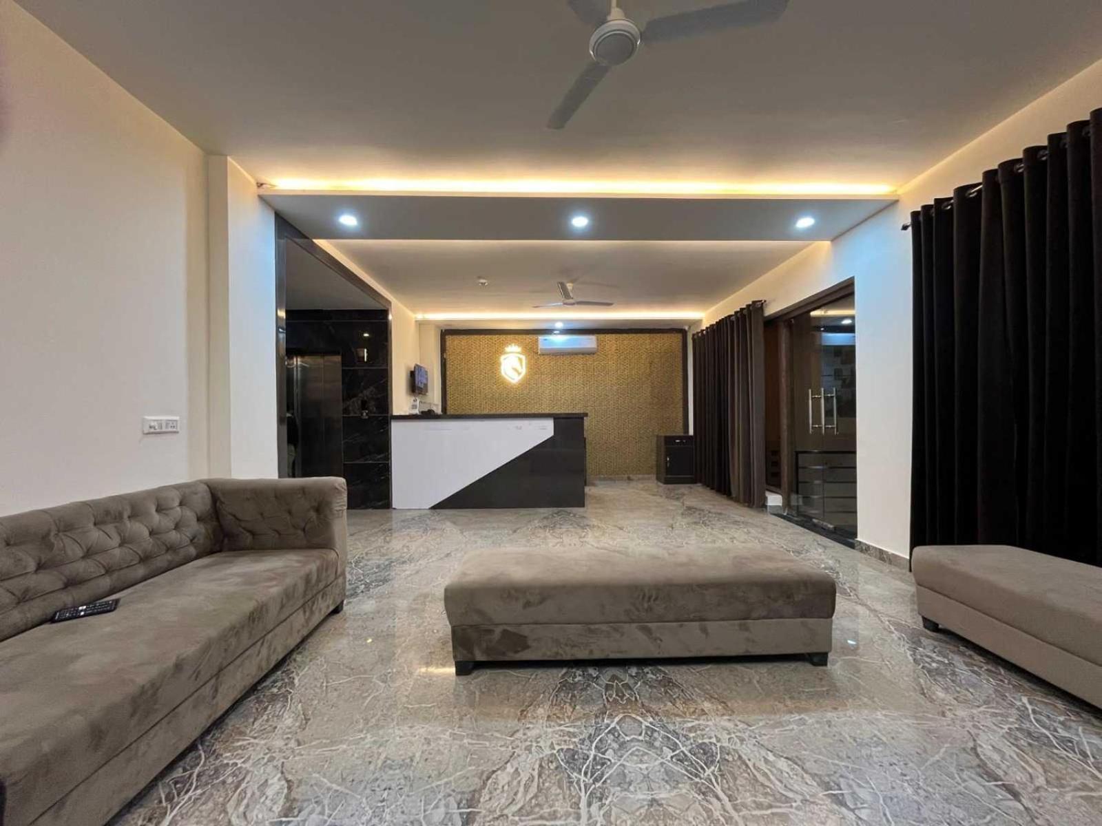 Super Townhouse Taj Nagri Basai Formerly Royal Empire Tājganj Eksteriør bilde