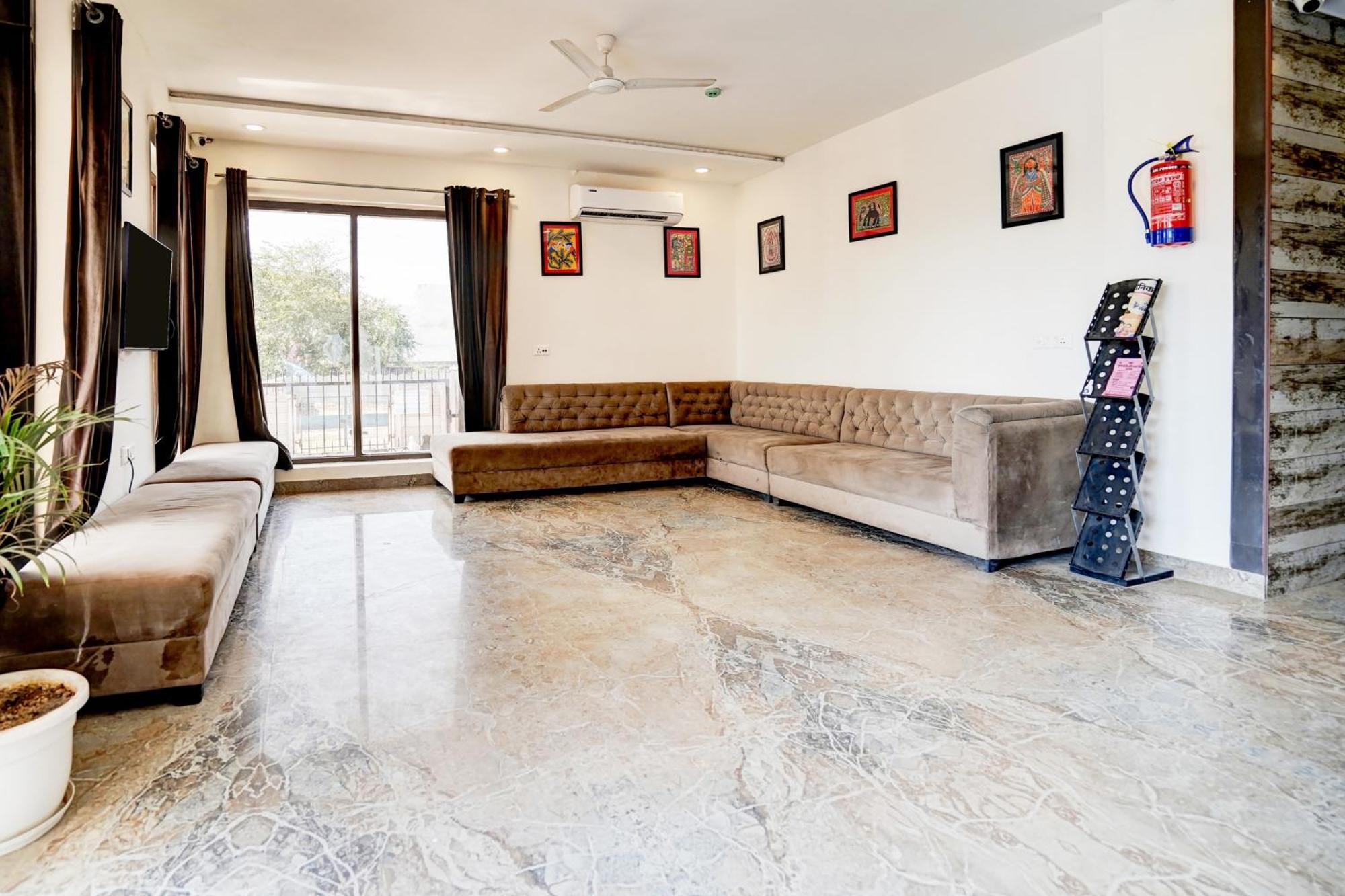 Super Townhouse Taj Nagri Basai Formerly Royal Empire Tājganj Eksteriør bilde